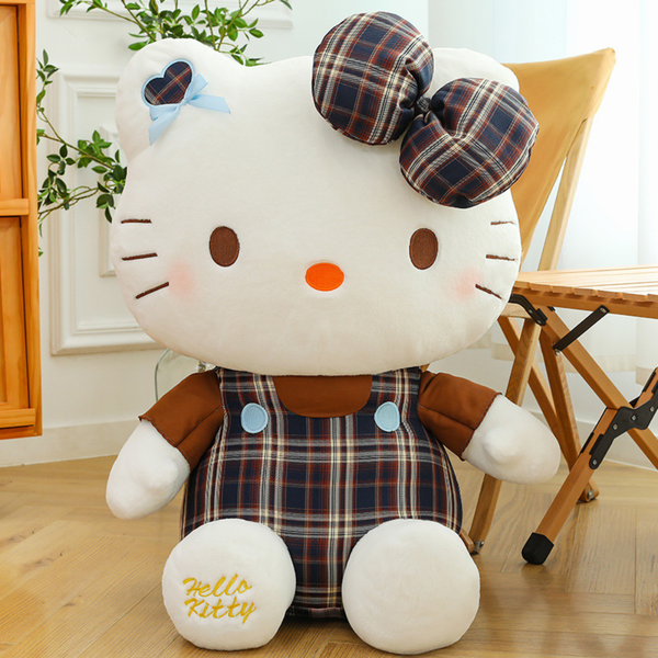 Peluche Hello Kitty tissu écossais bleu et marron- gros plan – Nounours.ma